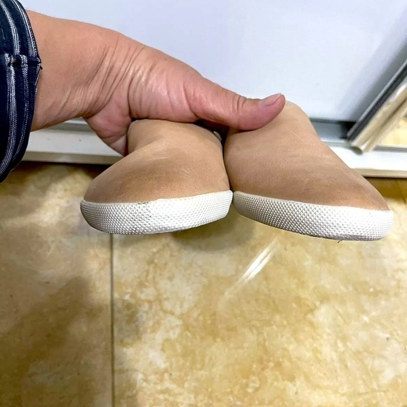 Frye Slip On Sz 11M leather Women Shoes light brown/ beige color - Picture 3 of 8